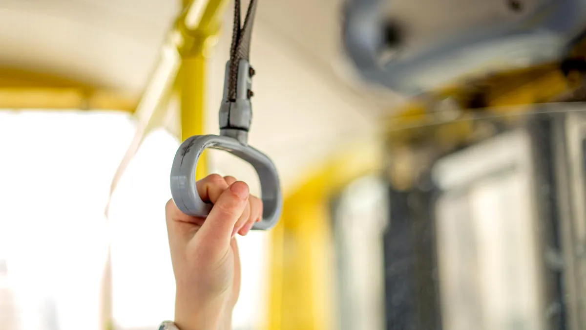 Transportul public din Arad înregistrează vânzări record după introducerea biletului de 1 leu pe zi