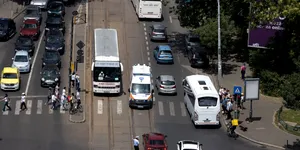 Dacă treci pe galben la semafor, ai totuși prioritate? Ce stabilește Codul Rutier 2026 în această situație