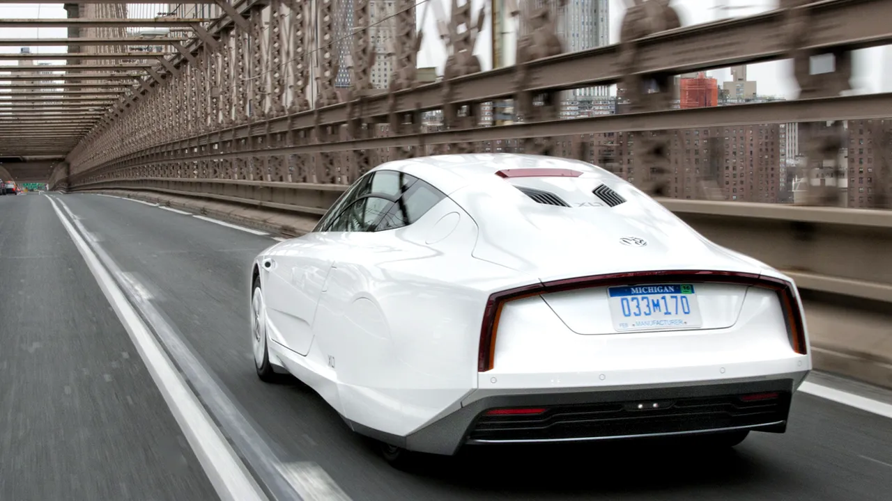 4-volkswagen-xl1-front 