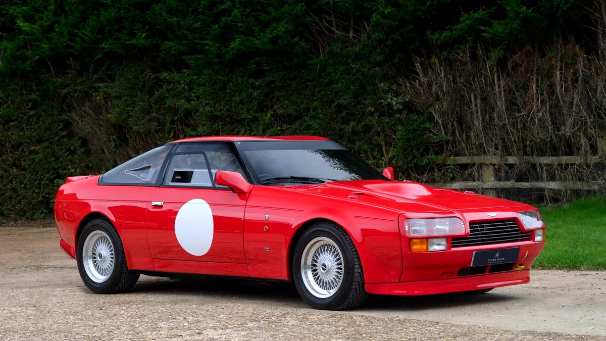 FOTO. Se vinde mașina lui Mr.Bean, un Aston Martin V8 Vantage Zagato Coupe