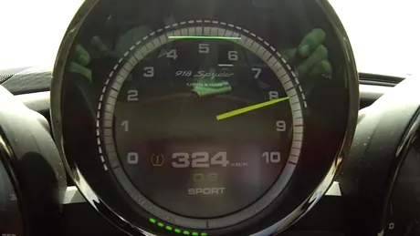 Cineva s-a distrat pe cinste: cu Porsche 918 Spyder la viteză maximă. VIDEO