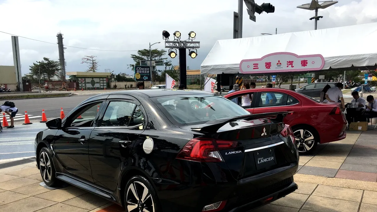 4-2018-mitsubishi-lancer-5 
