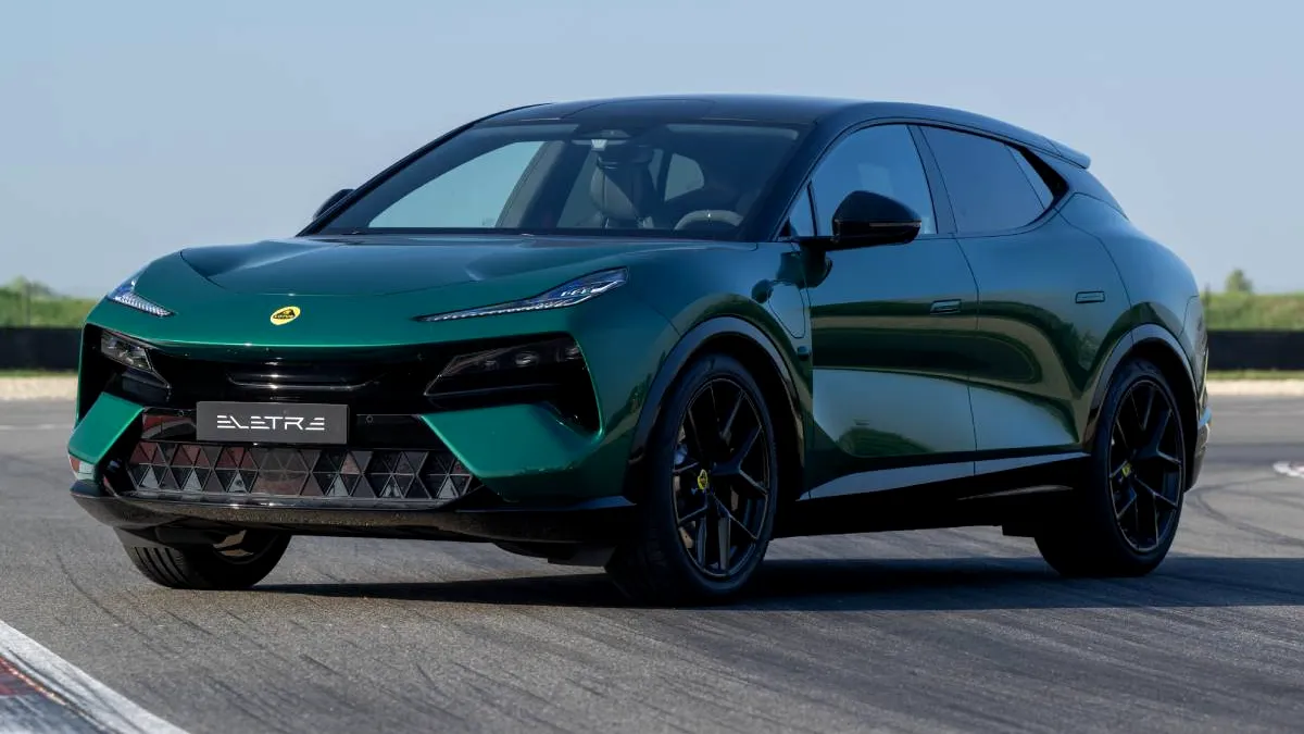 Lotus renunță la planul de electrificare până în 2028! Compania mizează pe mașini hibride