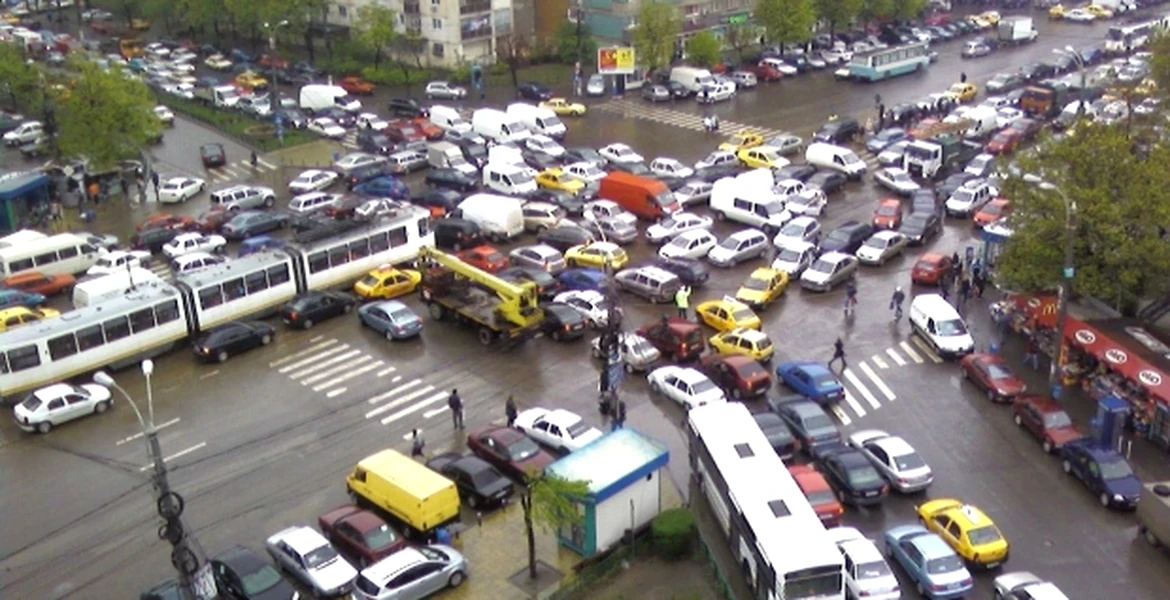 Circulaţia din tot Bucureştiul, pe butuci din cauza unui singur şofer