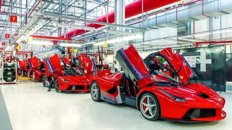 Ferrari se pregăteşte de redeschidere. Italienii testează angajaţii înainte de reluarea producţiei