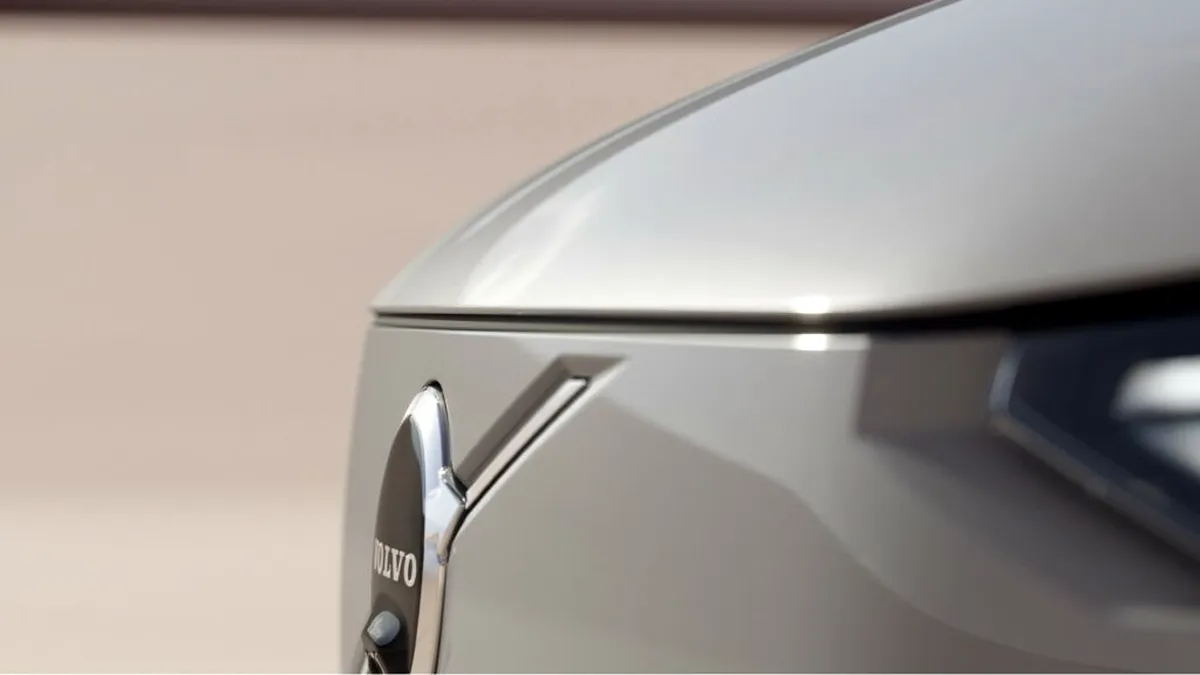 Volvo dezvăluie primele fotografii cu exteriorul noului EX90
