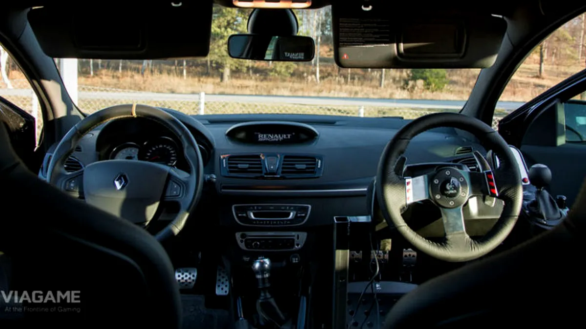 Video-experiment: pilot vs. gamer... în aceeaşi maşină. Cine câştigă?