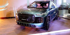 LEPAS L8 a ajuns în România. SUV-ul de 42.500 de euro rivalizează cu Hyundai Tucson și Kia Sportage
