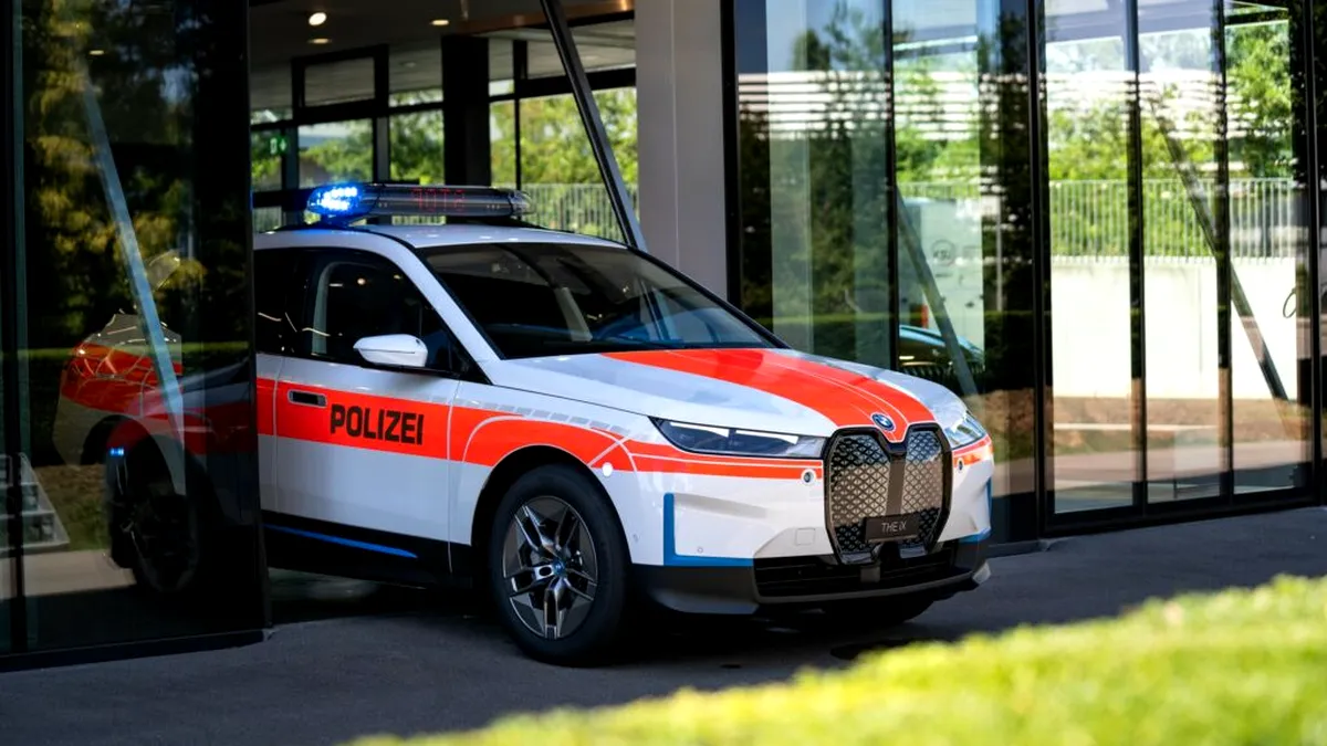 Un BMW iX ajunge în parcul auto al poliției elvețiene