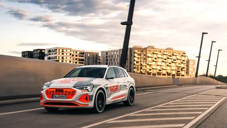 Audi a publicat primele fotografii oficiale cu prototipul lui E-tron facelift