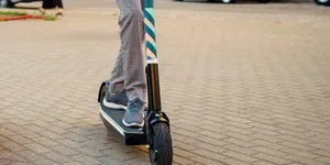 Legea pentru trotinete și biciclete electrice a fost promulgată! Reguli noi și pentru șoferi