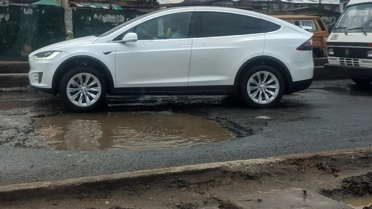 Testul suprem pentru mașinile Tesla: drumurile din Nigeria