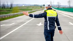VIDEO | Amendă și permis suspendat, deși a depășit pe linie discontinuă. Ce nu a observat acest conducător