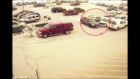 Moş de 92 de ani loveşte 9 maşini în parcare. VIDEO