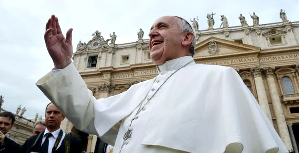 Cu ce maşină credeţi că se deplasează Papa Francisc?