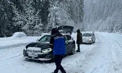 Jandarmeria a salvat șoferi înzăpeziți între Transalpina și Voineasa – VIDEO