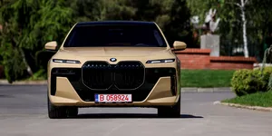 BMW prezintă în premieră, chiar în România, o nouă vopsea pentru Seria 7. Costă 7.000 de euro
