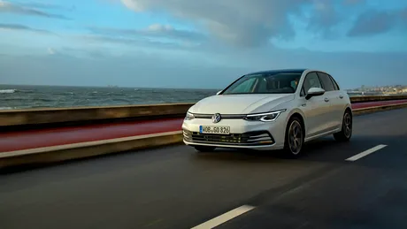 Noul Volkswagen Golf apare în imagini noi. GALERIE FOTO