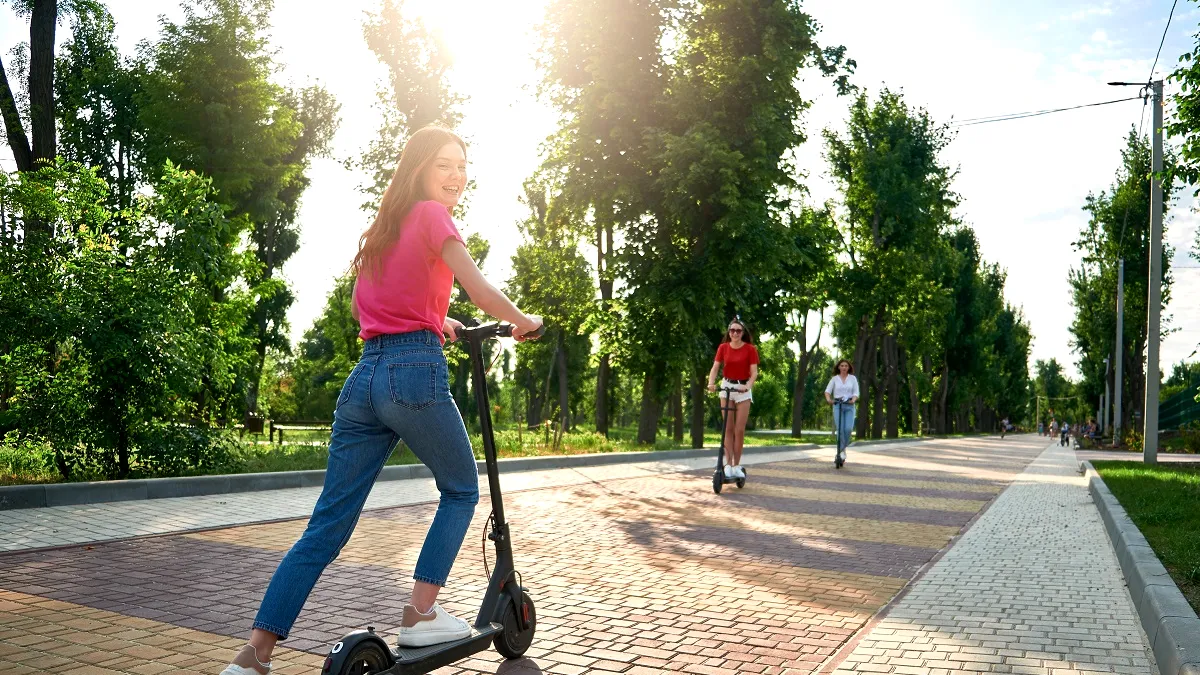 Abonament lunar pentru trotinete electrice: curse la tarif fix și deplasări de până la 20 de minute în București