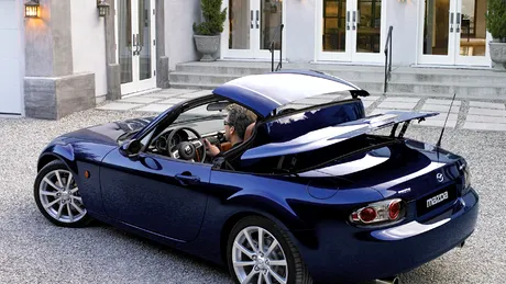 Mazda MX-5 RoadsterCoupe