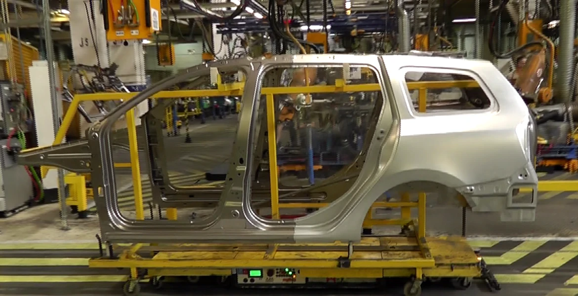 Noul şef Dacia are planuri mari: extinderea producţiei, noi angajări şi lansarea unui nou motor