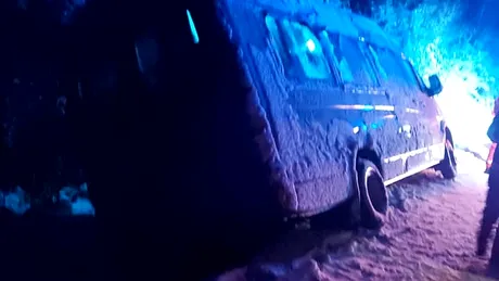 Incidente cauzate de ninsori pe şosele. Un microbuz cu 15 copii, implicat într-un accident pe DN 2D