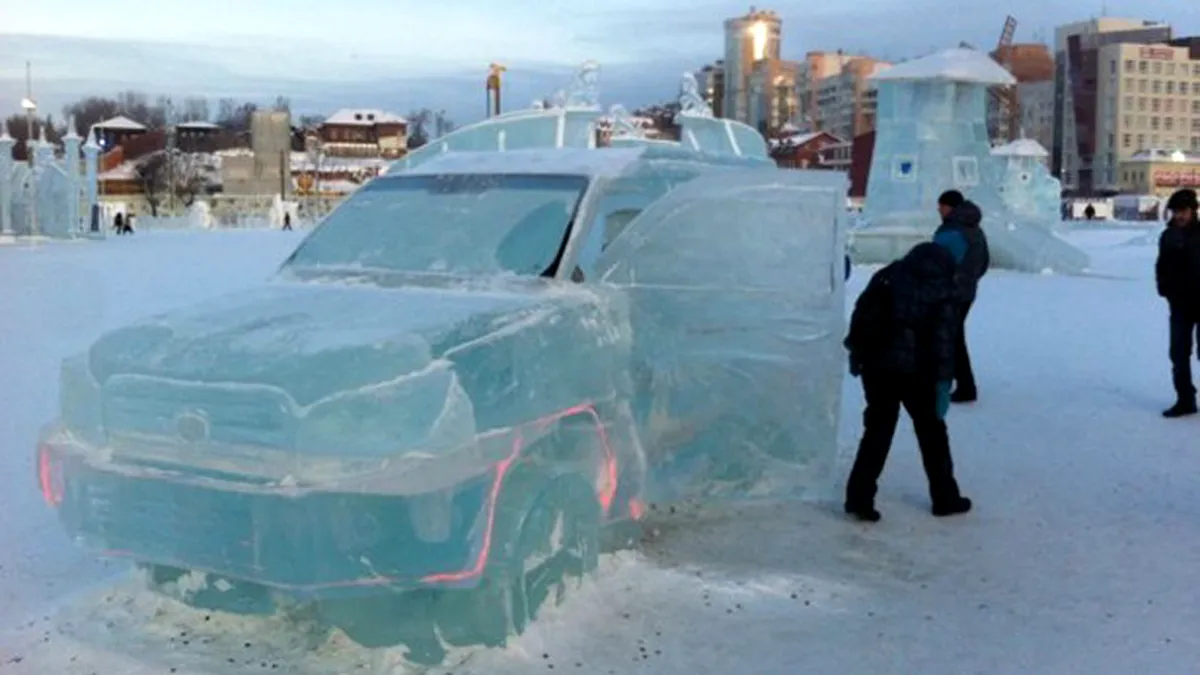 Toyota Land Cruiser de gheaţă, creată de ruşi