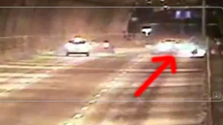 Motociclist norocos: a scăpat la limită dintr-un accident în tunel