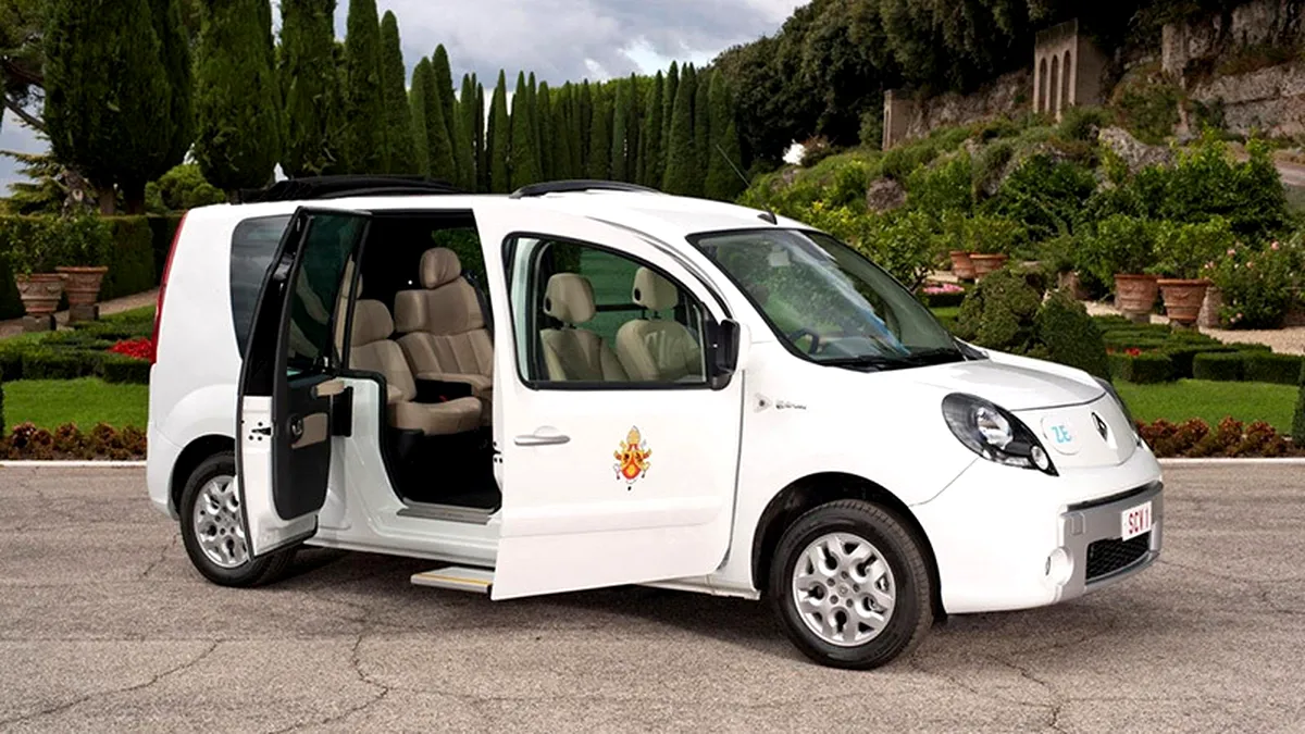 Papa ECO. Renault a donat Vaticanului două maşini electrice