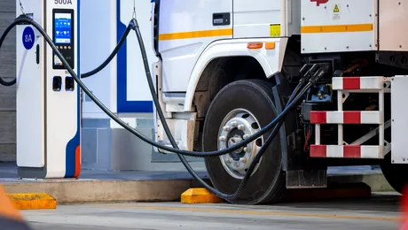 China vizează o flotă de camioane electrice de aproape 100% pentru a asigura securitatea energetică și a reduce emisiile