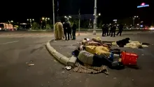 Imaginile disperării. După protestul cu violențe din Piața Victoriei, oierii s-au culcat pe trotuare în fața Guvernului. Au adormit cu capul pe borduri, cu gândul la noua zi de proteste care îi așteaptă