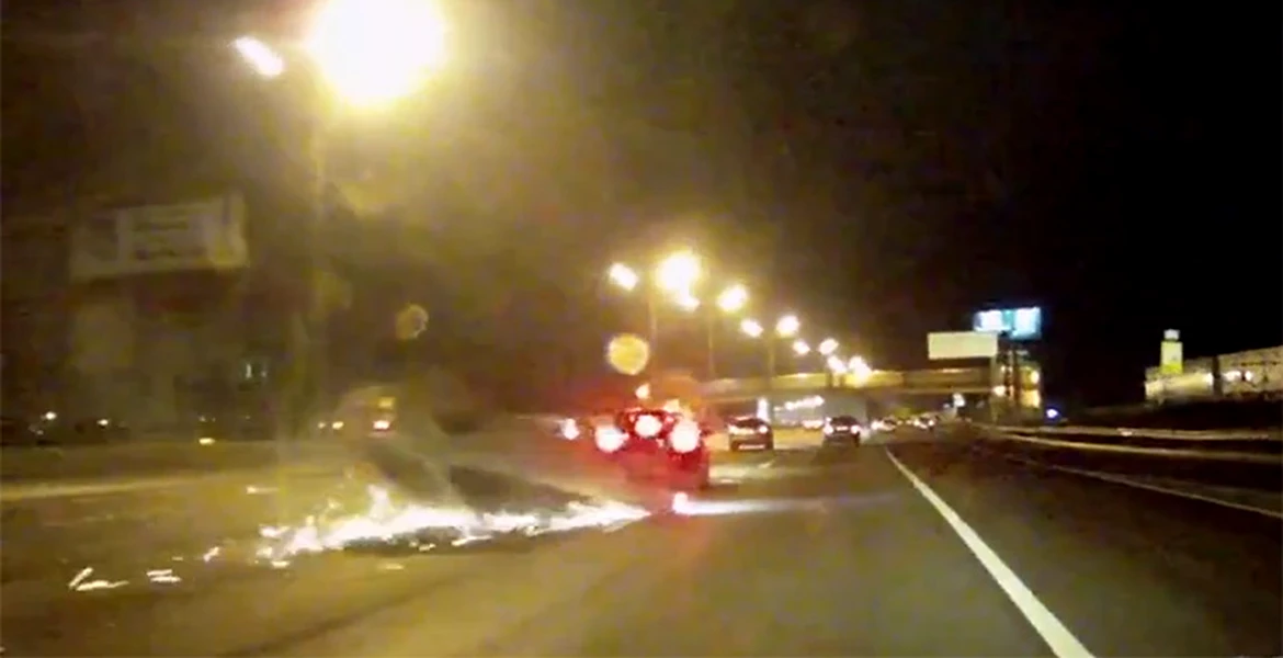 VIDEO: Aşa se schimbă benzile pe autostradă… cu roţile-n sus!