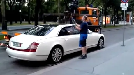 Pe lângă lux, un Maybach oferă, se pare, imunitate la firmele de ridicări auto (VIDEO)