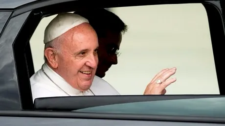 FOTO. ”Umila” maşina folosită de Papa Francisc în vizita din SUA va fi scoasă la vânzare. Află modelul şi preţul 
