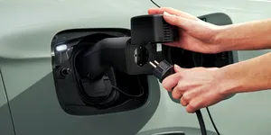 Mașina electrică ar putea deveni sursă de energie pentru locuință. Avantajele încărcării bidirecționale