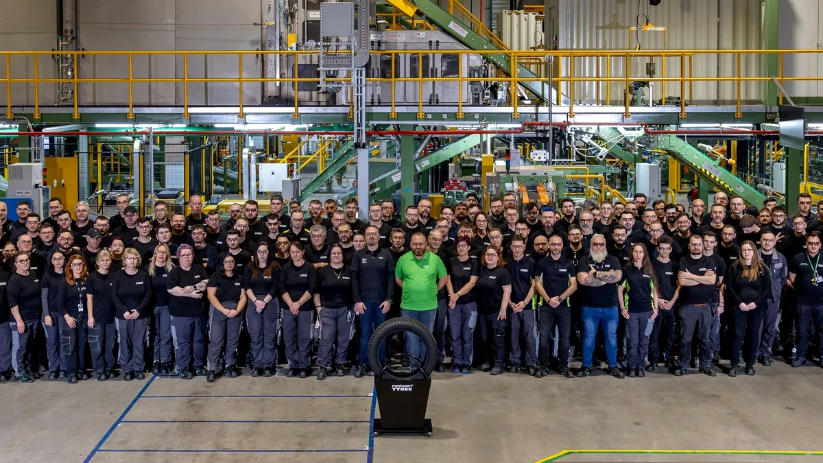 Fabrica Nokian Tyres din România anunță că și-a atins obiectivul pentru 2025 de un milion de anvelope produse. Modelul cu acest număr, unul de iarnă