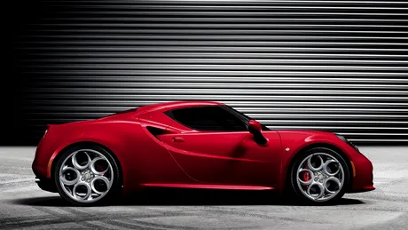 Primele imagini oficiale cu interiorul noii Alfa Romeo 4C