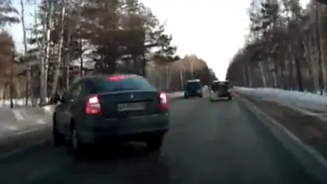 VIDEO: Depăşire finalizată cu un derapaj spectaculos