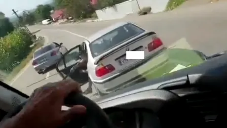 Microbuz atacat de două maşini, în Vrancea. Atacul a fost filmat de un pasager  - VIDEO