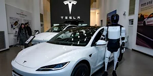 Un robotician de la MIT, cofondator al iRobot, afirmă că viziunea lui Elon Musk privind asistenții roboți umanoizi este „pură fantezie”