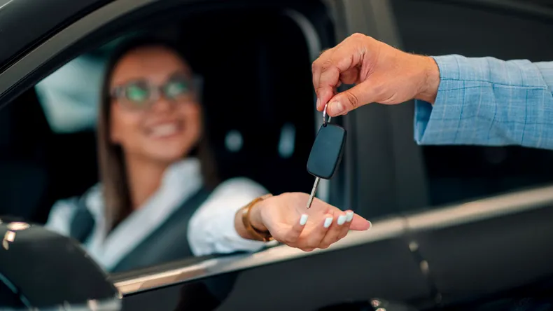 Doar mașini electrice de închiriat din 2030? O nouă decizie a Comisiei Europene ar putea afecta piața auto