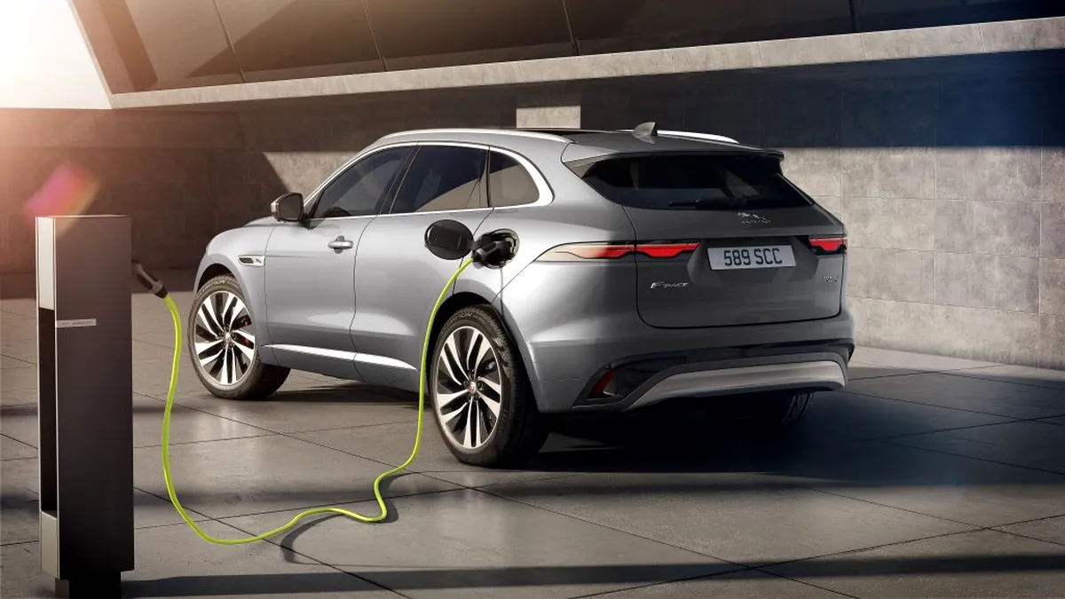 Noul Jaguar F-Pace aduce un exterior îmbunătățit și motorizări electrificate