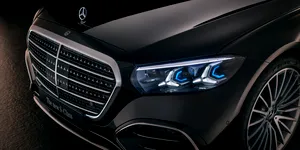 Video – Mercedes-Benz S-Class primește un amplu facelift. Motoare electrificate, AI și tehnologie MB.OS