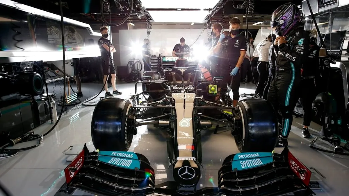 Lewis Hamilton și Brad Pitt lucrează la un film despre Formula 1