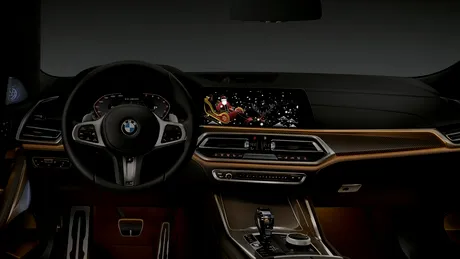 BMW oferă animații specifice sărbătorilor de iarnă pe afișajul automobilului