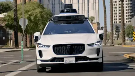 Pană de curent în San Francisco: robotaxiurile Waymo au blocat traficul