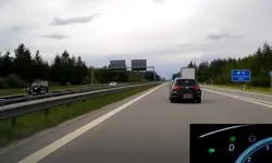 Frânare de urgență la 207 km/h pe Autobahn. Șoferul unui Golf a făcut o manevră în timp vorbea la telefon – VIDEO