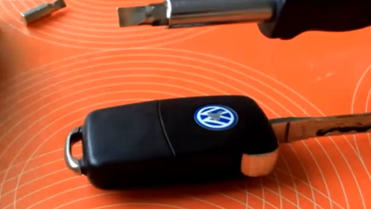  Cum schimbi bateria la o cheie briceag pentru VW, Skoda sau Audi | TUTORIAL VIDEO