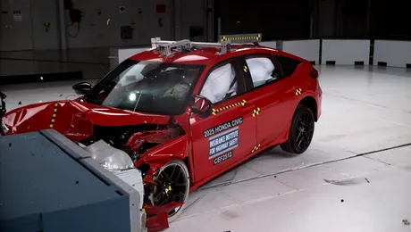 Sunt SUV-urile mai sigure decât mașinile compacte? Ce este mai sigur în caz de accident dintre o Honda Civic sau un CR-V