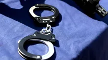Bărbat arestat după ce și-a lovit soția cu tigaia și a tăiat-o cu cuțitul
